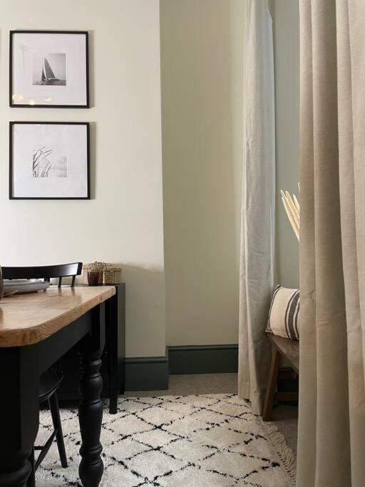 New Luxury For 2024 - Central Plymouth House - Sleeps 10 - Access To Plymouth Town - Close To The Barbican - Pets Welcome - Parking Available - By Luxe Living By Sophia Buitenkant foto