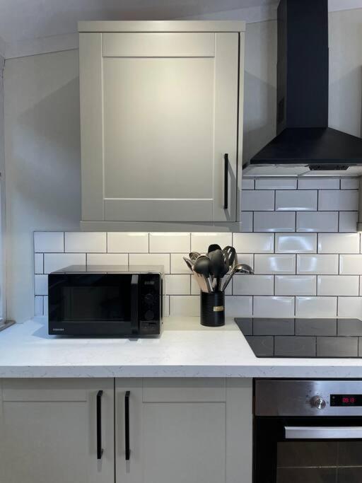 New Luxury For 2024 - Central Plymouth House - Sleeps 10 - Access To Plymouth Town - Close To The Barbican - Pets Welcome - Parking Available - By Luxe Living By Sophia Buitenkant foto