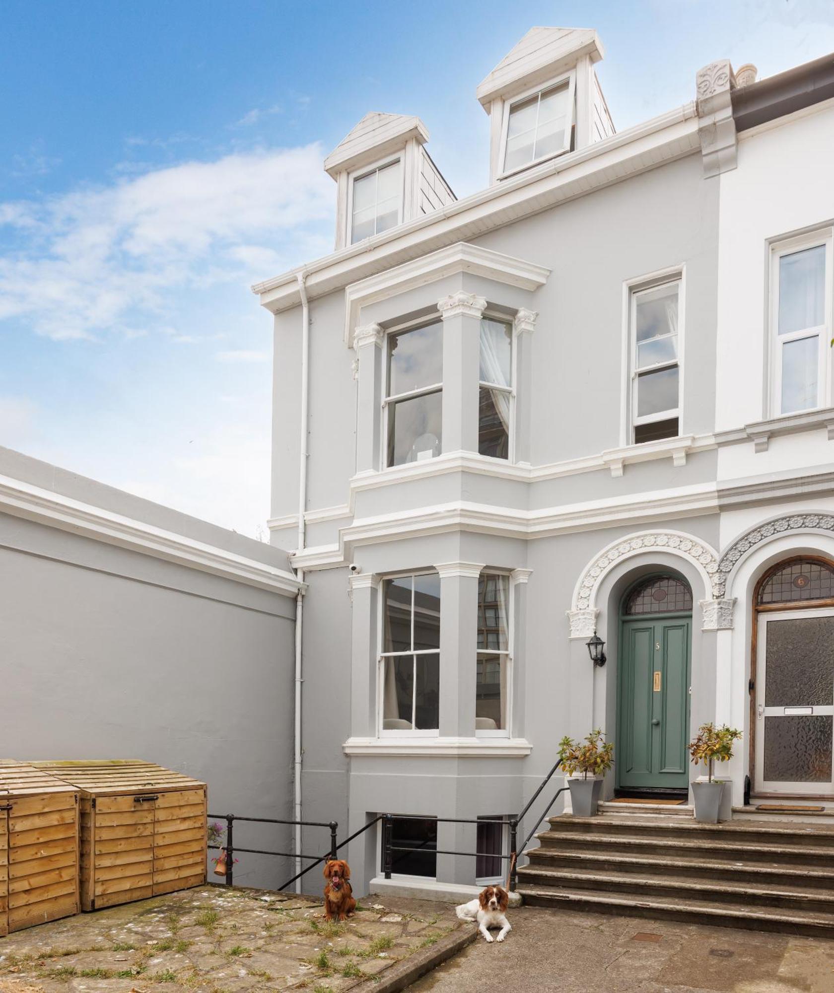 New Luxury For 2024 - Central Plymouth House - Sleeps 10 - Access To Plymouth Town - Close To The Barbican - Pets Welcome - Parking Available - By Luxe Living By Sophia Buitenkant foto