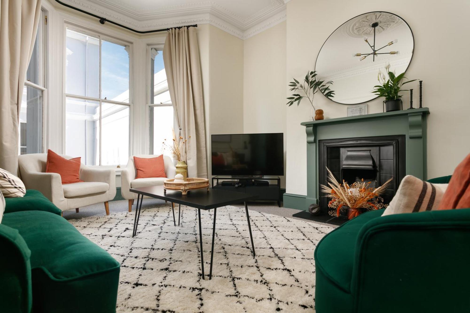 New Luxury For 2024 - Central Plymouth House - Sleeps 10 - Access To Plymouth Town - Close To The Barbican - Pets Welcome - Parking Available - By Luxe Living By Sophia Buitenkant foto