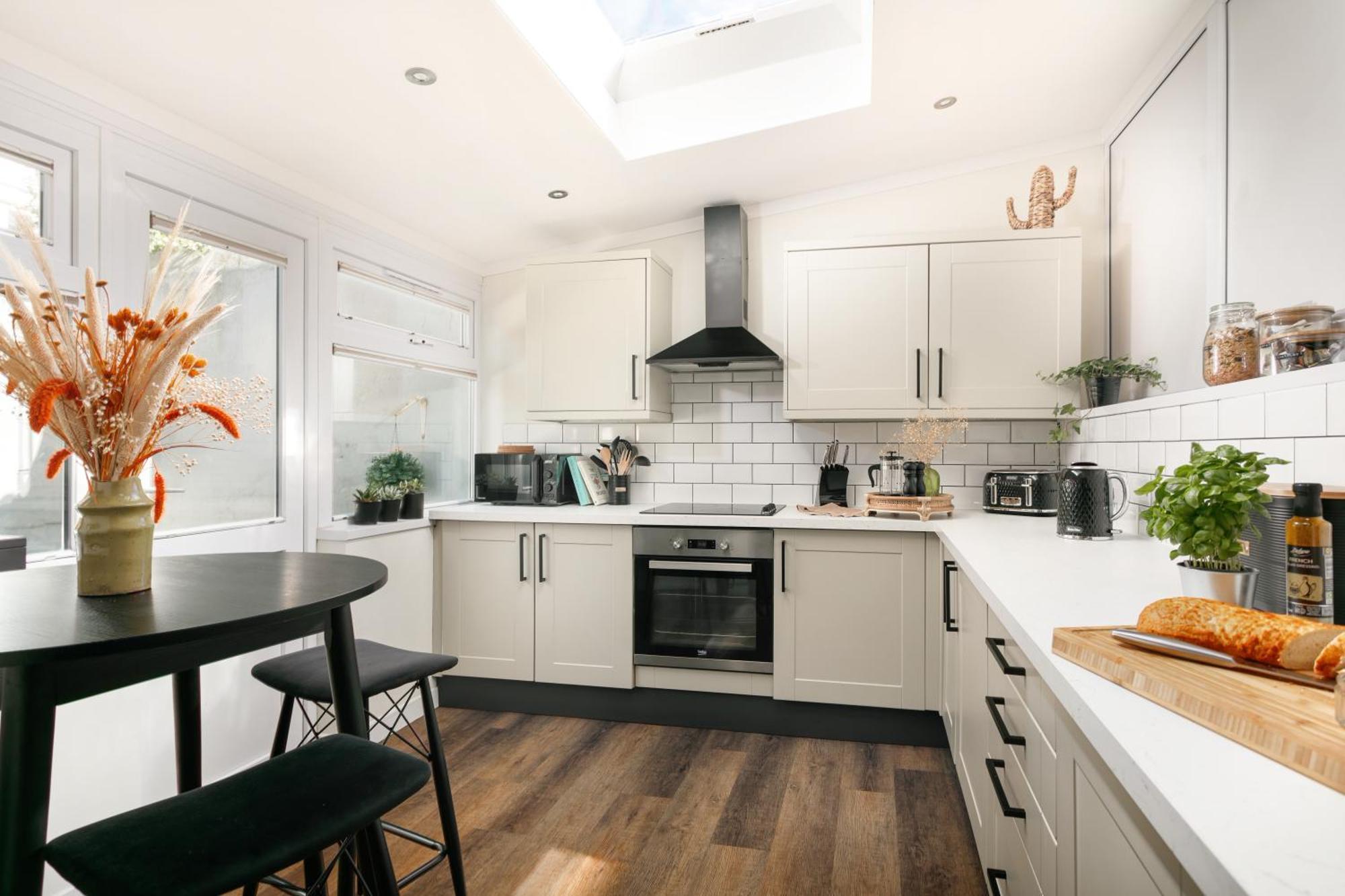 New Luxury For 2024 - Central Plymouth House - Sleeps 10 - Access To Plymouth Town - Close To The Barbican - Pets Welcome - Parking Available - By Luxe Living By Sophia Buitenkant foto